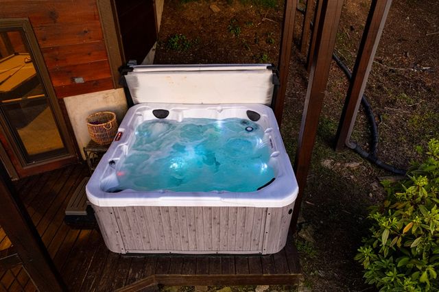 74 Hickory Hollow, Mineral Bluff, GA 30559