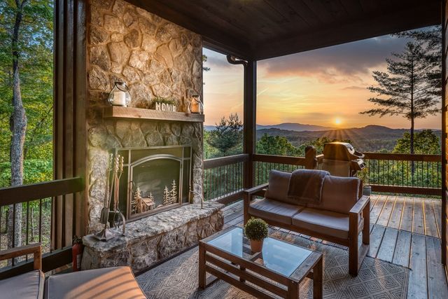 74 Hickory Hollow, Mineral Bluff, GA 30559