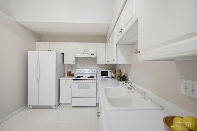 4156 Lakeknoll Drive, Mason, OH 45040