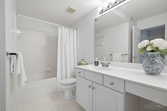 4156 Lakeknoll Drive, Mason, OH 45040