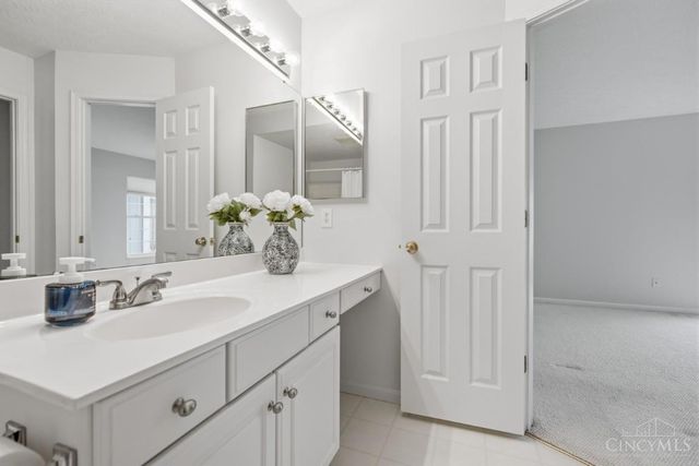 4156 Lakeknoll Drive, Mason, OH 45040