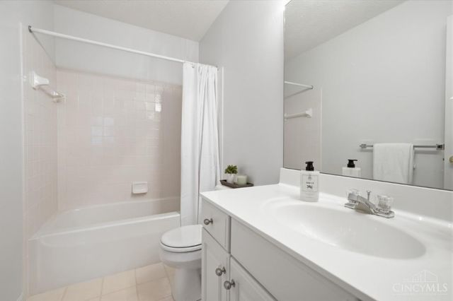 4156 Lakeknoll Drive, Mason, OH 45040