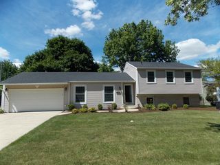 209 Cedarbrook Road, Naperville, IL 60565