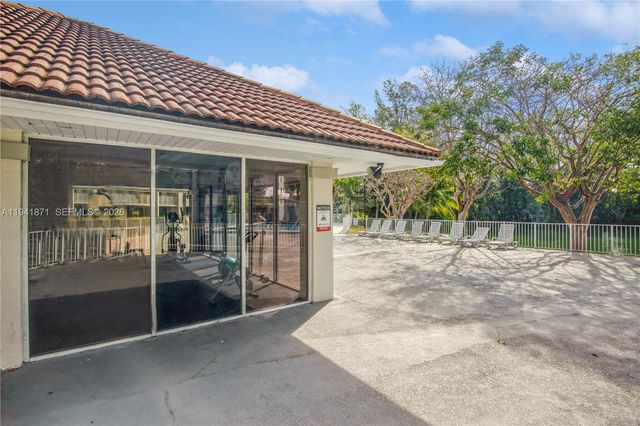 8200 SW 210th St 111, Cutler Bay, FL 33189