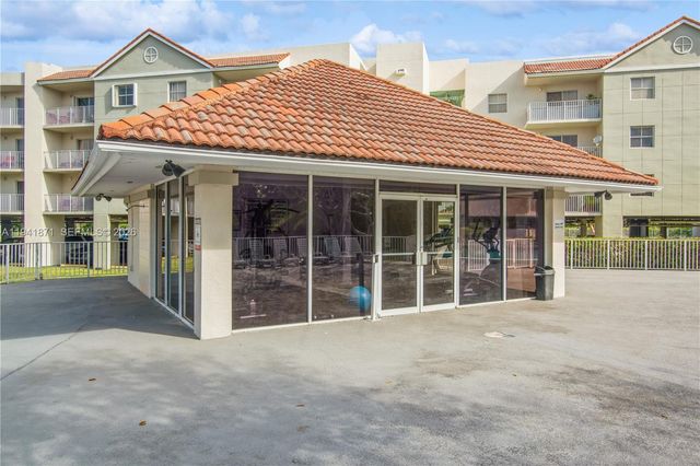 8200 SW 210th St 111, Cutler Bay, FL 33189