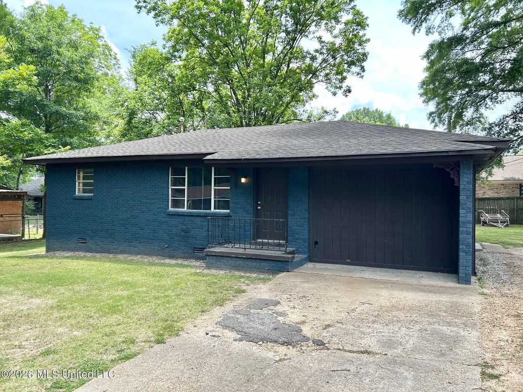 303 Crawford Street, Senatobia, MS 38668 — exterior