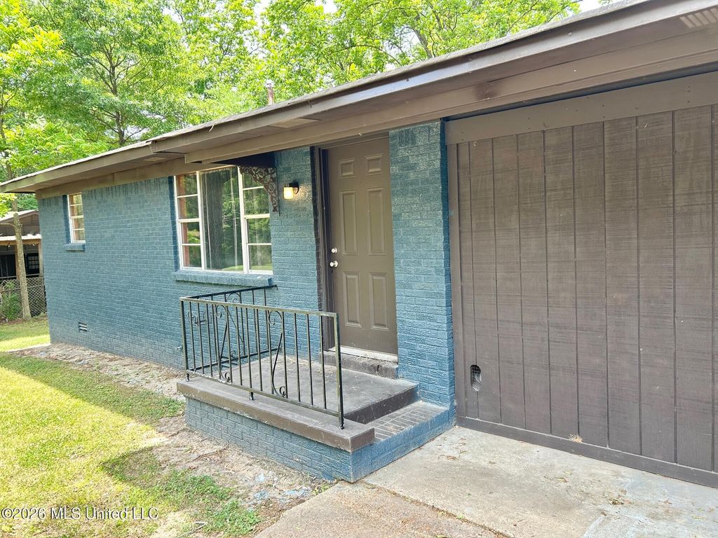 303 Crawford Street, Senatobia, MS 38668 — photo 2