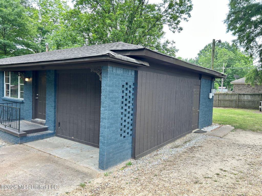 303 Crawford Street, Senatobia, MS 38668 — photo 3