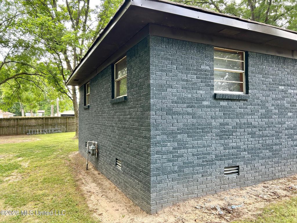 303 Crawford Street, Senatobia, MS 38668 — photo 4