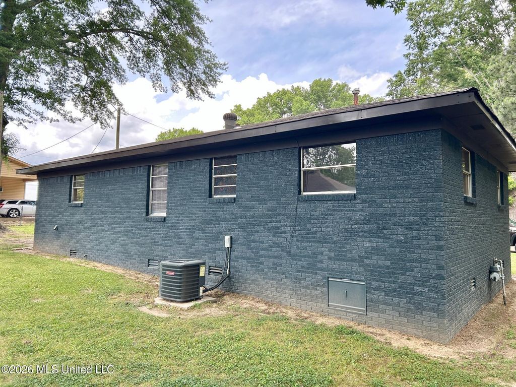 303 Crawford Street, Senatobia, MS 38668 — photo 5