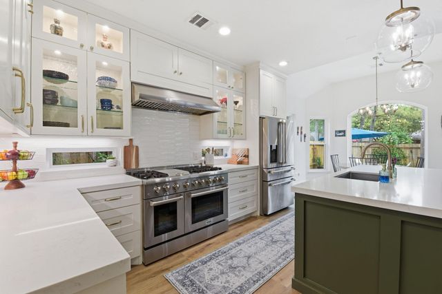 68 E Sandalbranch Circle, The Woodlands, TX 77382