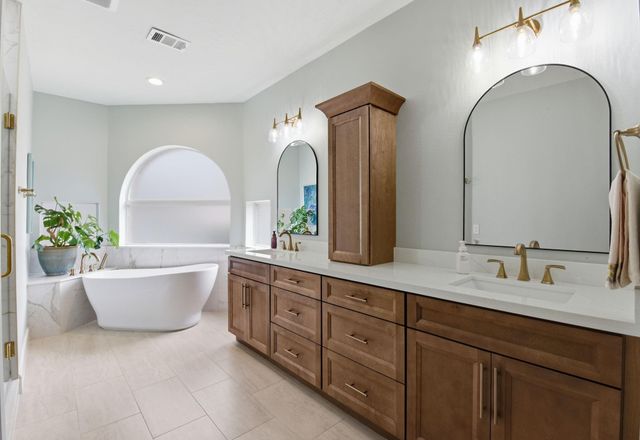 68 E Sandalbranch Circle, The Woodlands, TX 77382