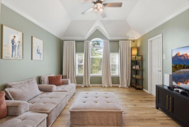 68 E Sandalbranch Circle, The Woodlands, TX 77382