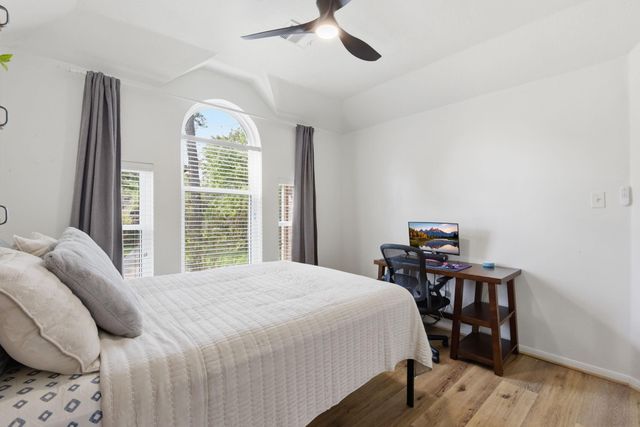 68 E Sandalbranch Circle, The Woodlands, TX 77382