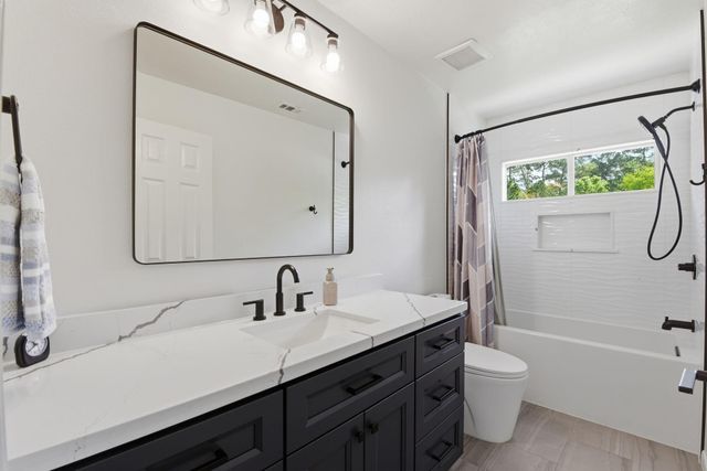 68 E Sandalbranch Circle, The Woodlands, TX 77382