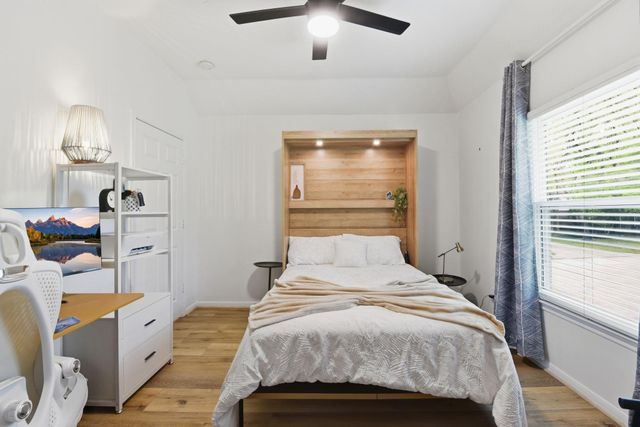 68 E Sandalbranch Circle, The Woodlands, TX 77382