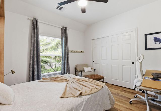 68 E Sandalbranch Circle, The Woodlands, TX 77382