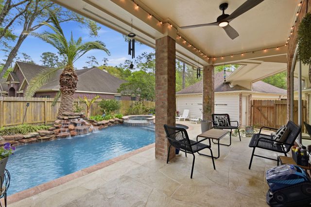 68 E Sandalbranch Circle, The Woodlands, TX 77382