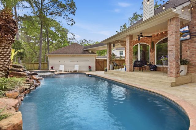 68 E Sandalbranch Circle, The Woodlands, TX 77382