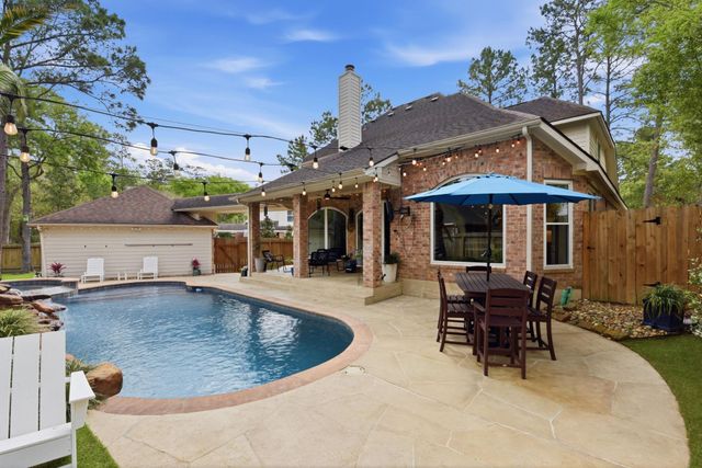 68 E Sandalbranch Circle, The Woodlands, TX 77382