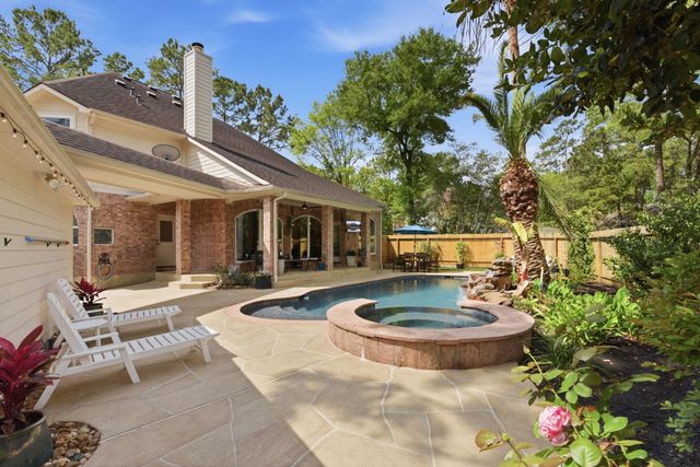 68 E Sandalbranch Circle, The Woodlands, TX 77382