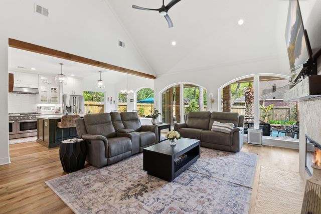 68 E Sandalbranch Circle, The Woodlands, TX 77382