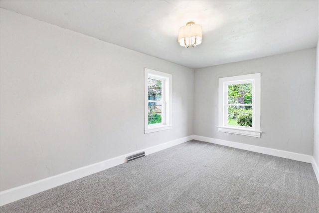 600 ROYALTON STREET, Waupaca, WI 54981