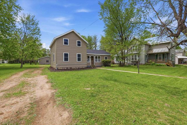 600 ROYALTON STREET, Waupaca, WI 54981