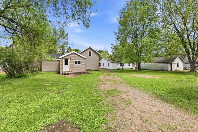 600 ROYALTON STREET, Waupaca, WI 54981