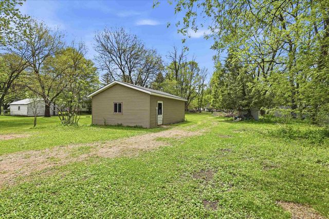 600 ROYALTON STREET, Waupaca, WI 54981