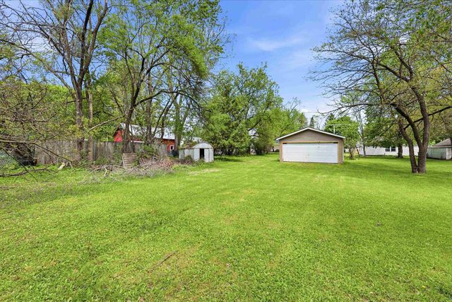 600 ROYALTON STREET, Waupaca, WI 54981