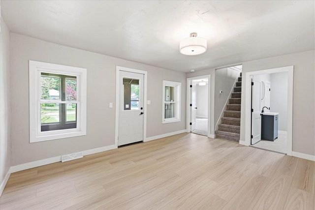 600 ROYALTON STREET, Waupaca, WI 54981