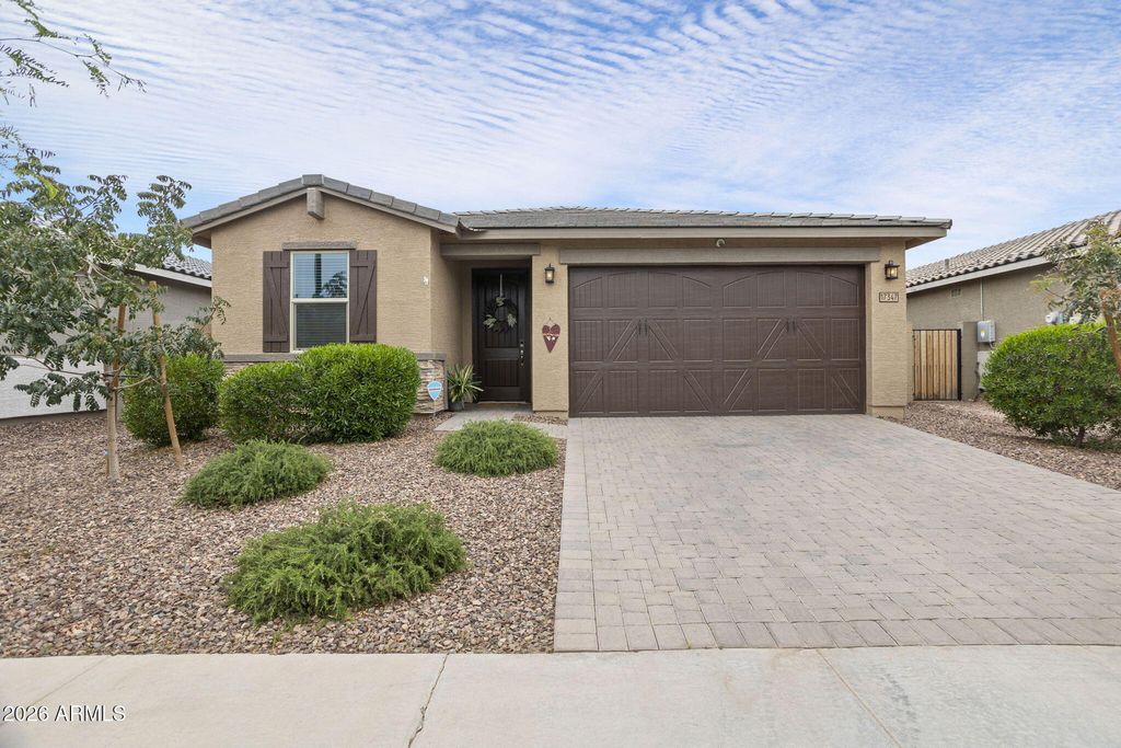 17347 W RED FOX Road, Surprise, AZ 85387