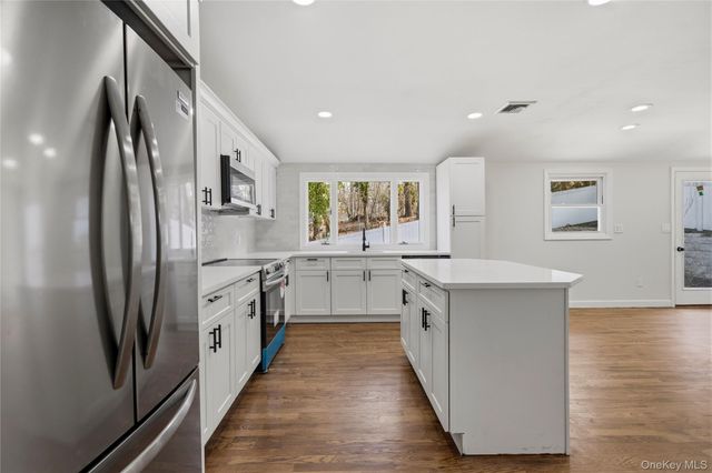 75 Hawthorne Road, Kings Park, NY 11754