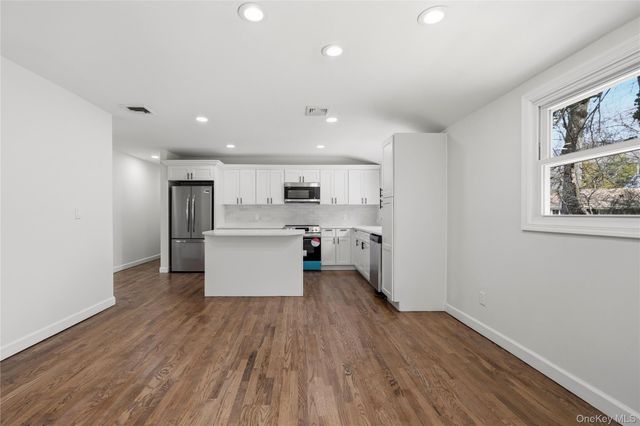 75 Hawthorne Road, Kings Park, NY 11754