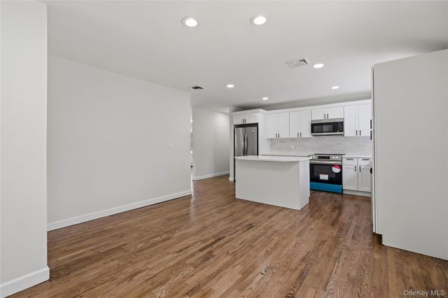 75 Hawthorne Road, Kings Park, NY 11754