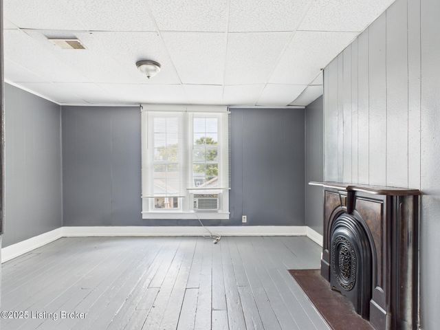 1919 Center St, New Albany, IN 47150