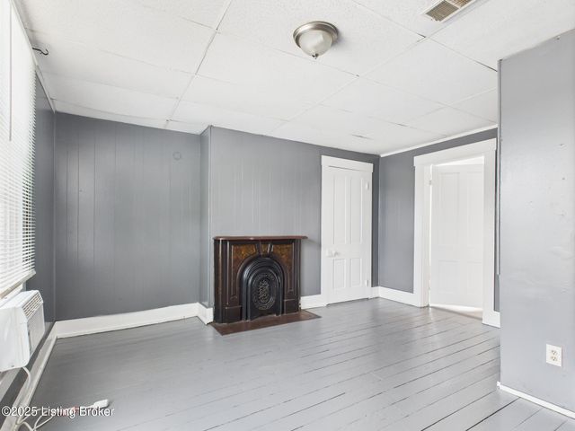 1919 Center St, New Albany, IN 47150