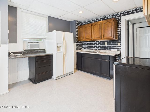 1919 Center St, New Albany, IN 47150