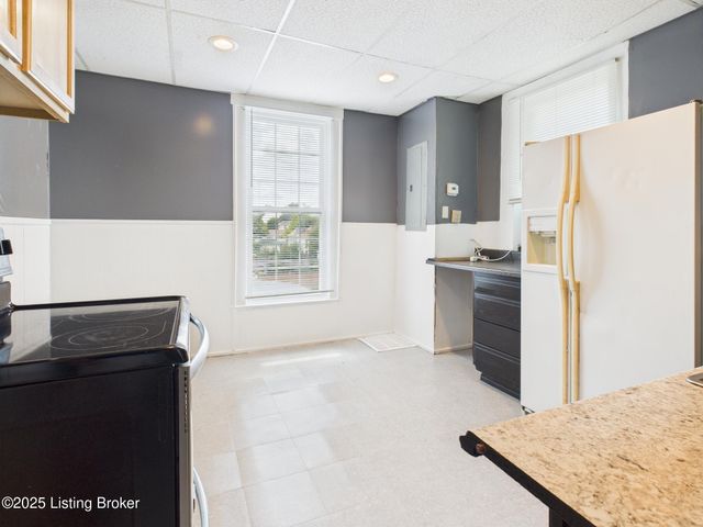 1919 Center St, New Albany, IN 47150