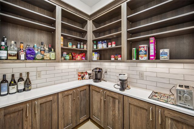 6211 Enclave Circle, Johnston, IA 50131