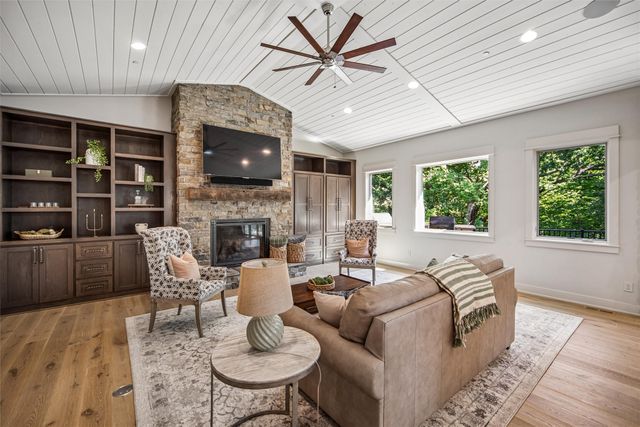 6211 Enclave Circle, Johnston, IA 50131