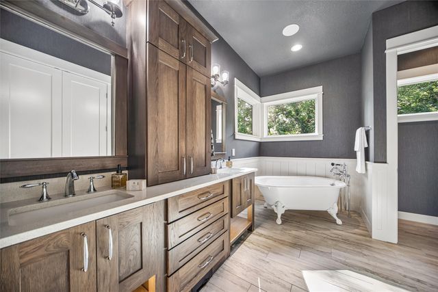 6211 Enclave Circle, Johnston, IA 50131