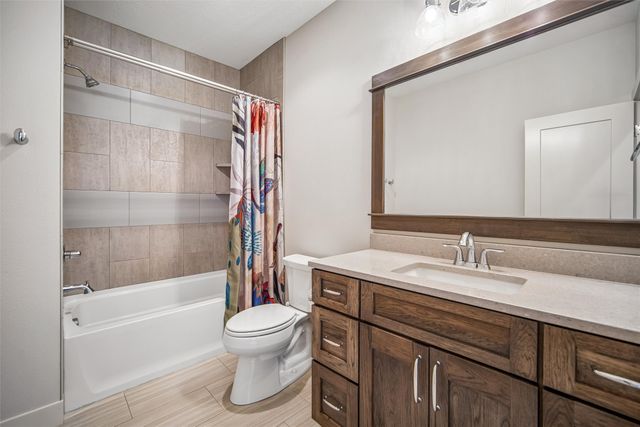 6211 Enclave Circle, Johnston, IA 50131