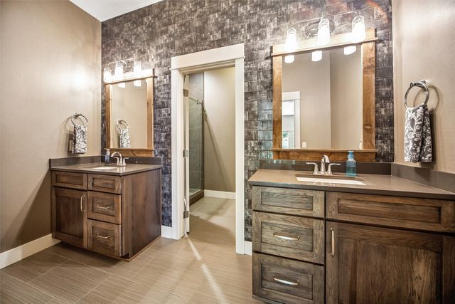 6211 Enclave Circle, Johnston, IA 50131
