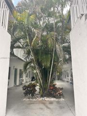 7945 Carlyle Ave 4, Miami Beach, FL 33141