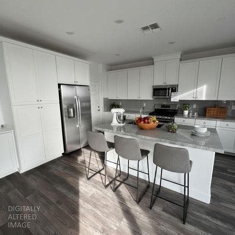 1025 Sierra Morena Way, Roseville, CA 95747