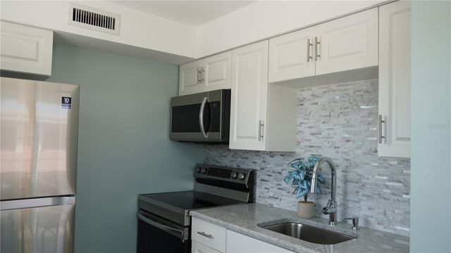 416 MONROE AVENUE F201, Cape Canaveral, FL 32920