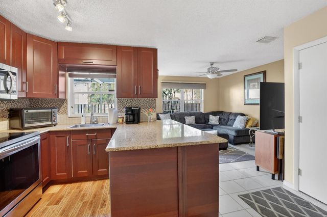 1287 NW 106th Terrace, Plantation, FL 33322