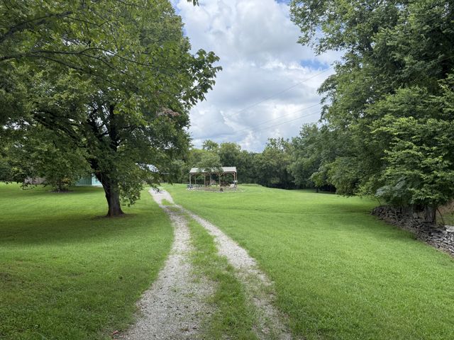 1932 Vales Mill Rd, Pulaski, TN 38478